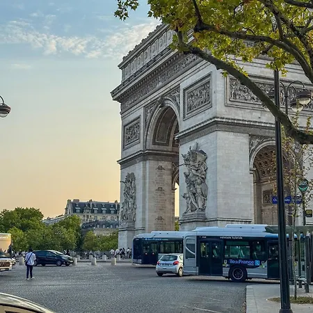 Between The Arc De Triomphe And The Sacr-cur Appartamento Parigi